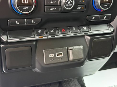 Used 2019 Chevrolet Silverado 1500 LT w/ All-Star Edition AWD/4WD image 27