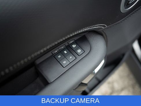 Used 2023 Land Rover Discovery HSE R-Dynamic AWD/4WD image 22