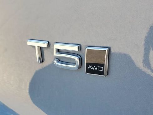 Used 2021 Volvo XC40 T5 R-Design AWD/4WD image 8