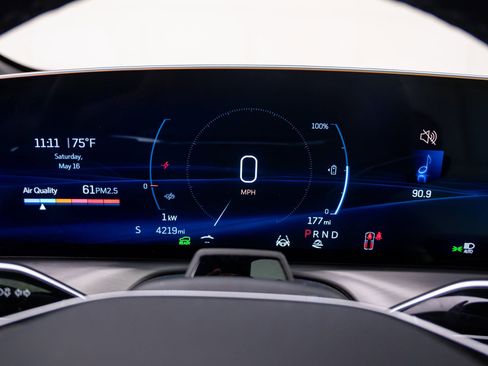 New 2026 Cadillac Vistiq Luxury w/ LPO, Floor Liner Package AWD/4WD image 23