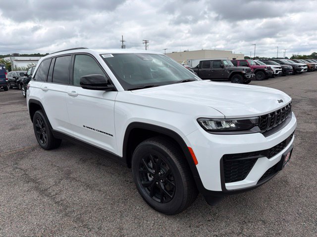 New 2026 Jeep Grand Cherokee Altitude AWD/4WD image 1