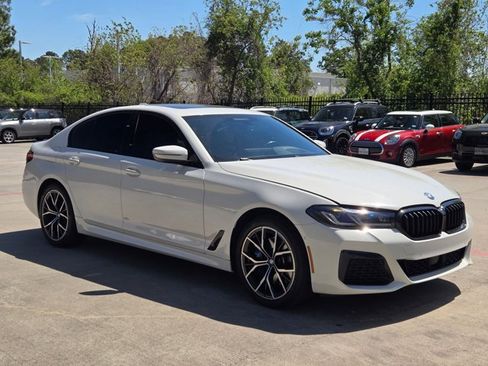 Used 2023 BMW 530e w/ M Sport Package image 3