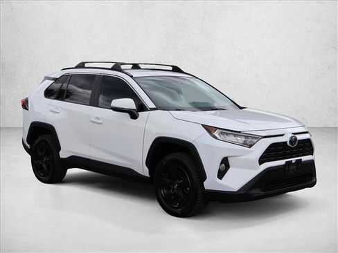 Used 2019 Toyota RAV4 XLE AWD/4WD image 3