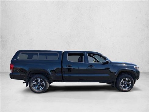 Used 2017 Toyota Tacoma TRD Sport w/ Tow Package RWD image 4