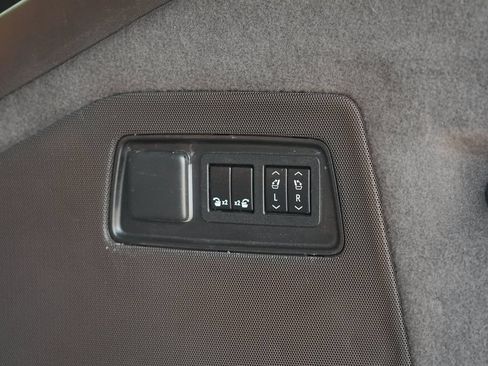 Used 2022 Cadillac Escalade Premium Luxury AWD/4WD image 28