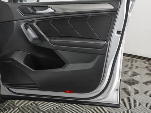 Certified 2022 Volkswagen Tiguan SE image 48