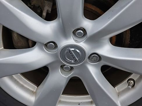 Used 2014 Nissan Versa SV w/ Convenience Package image 17