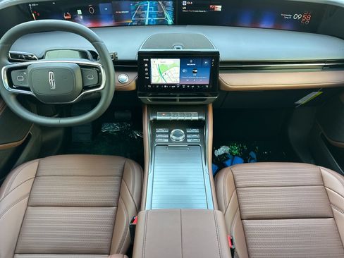 New 2026 Lincoln Nautilus Reserve AWD/4WD image 12