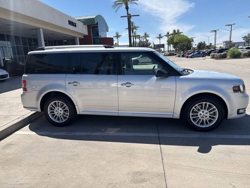 Used 2019 Ford Flex SEL image 4
