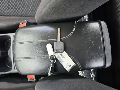 Used 2021 Nissan Rogue Sport S image 37