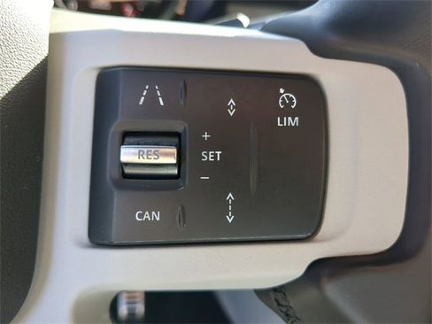 Used 2023 Land Rover Defender 90 SE image 28