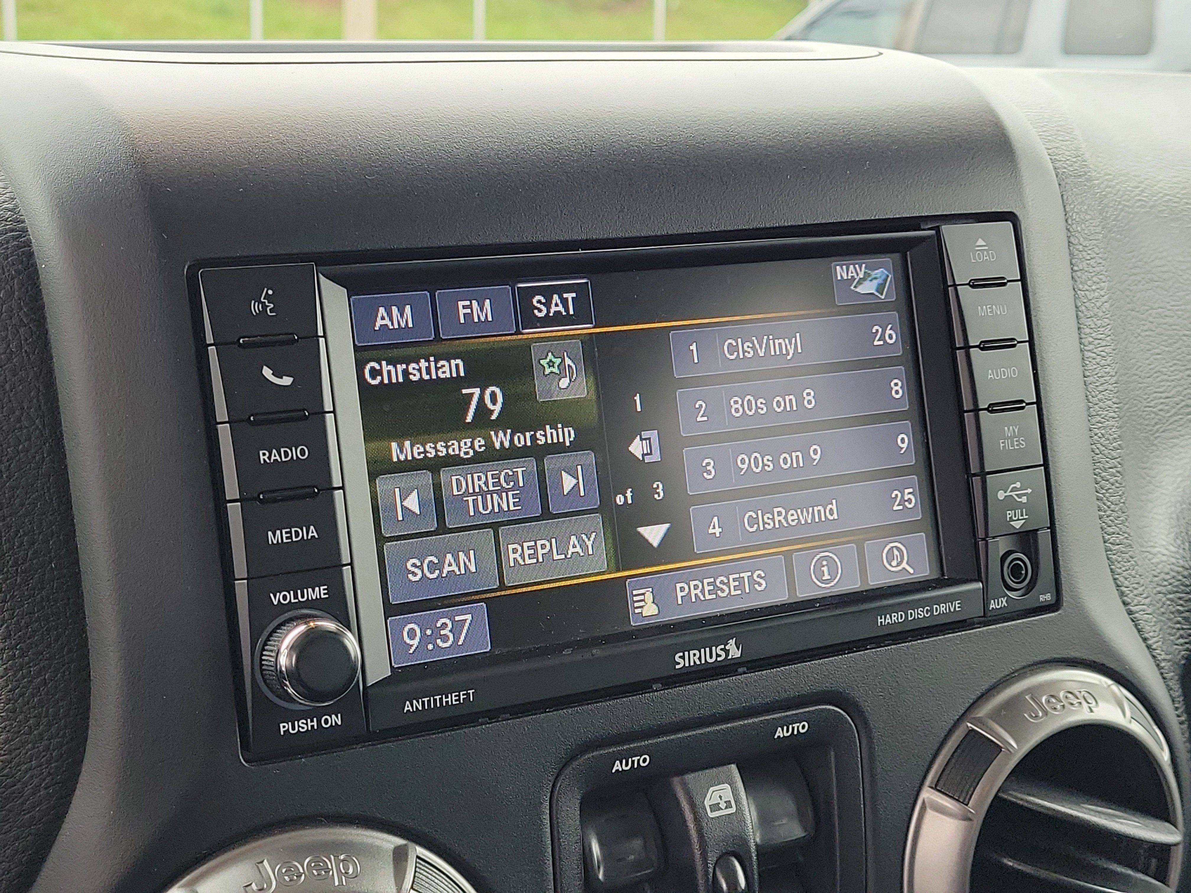 Used 2018 Jeep Wrangler Unlimited Sahara AWD/4WD image 19