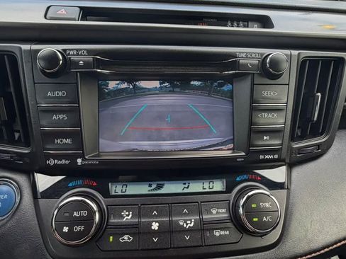Used 2018 Toyota RAV4 SE AWD/4WD image 25