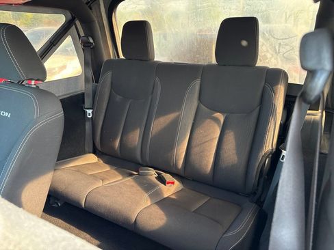 Used 2015 Jeep Wrangler Rubicon w/ Power Convenience Group AWD/4WD image 10