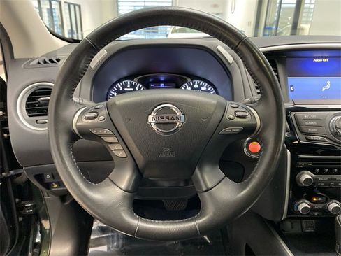 Used 2020 Nissan Pathfinder SV image 18
