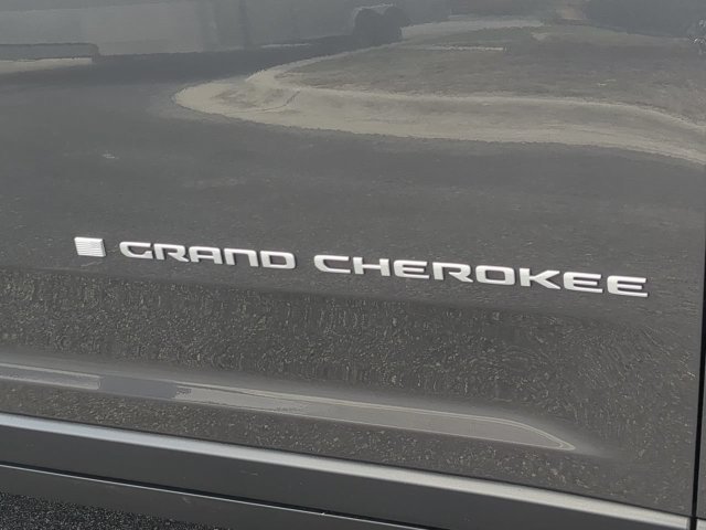 Used 2024 Jeep Grand Cherokee Limited AWD/4WD image 13