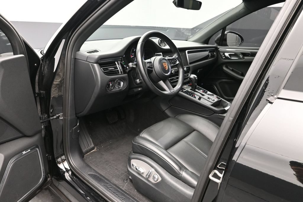 Certified 2023 Porsche Macan AWD/4WD image 4