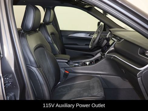 Used 2025 Jeep Grand Cherokee L Altitude image 16