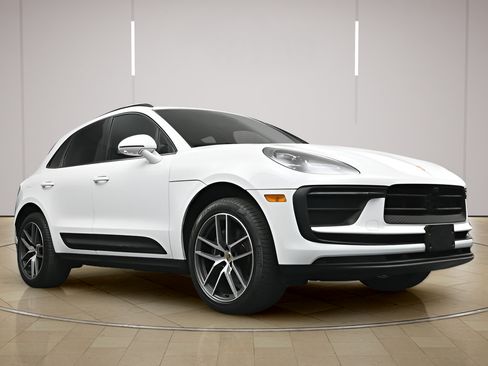 Used 2023 Porsche Macan AWD/4WD image 30