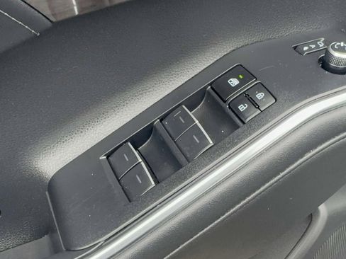 Used 2023 Toyota Highlander Limited AWD/4WD image 17