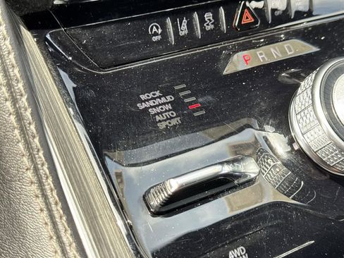 Used 2023 Jeep Wagoneer L Series III w/ Preferred Equipment Group image 18