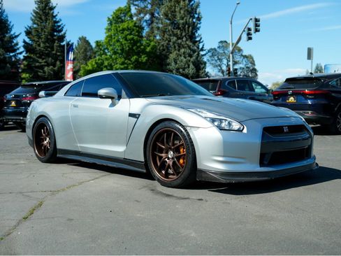 Used 2009 Nissan GT-R Premium AWD/4WD image 17