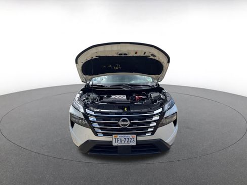 Used 2025 Nissan Rogue SV image 7