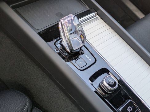 New 2026 Volvo XC60 B5 Ultra w/ Protection Package Premier image 12