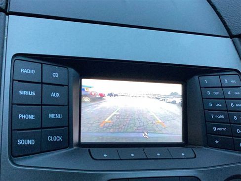 Used 2016 Ford Taurus SE image 28