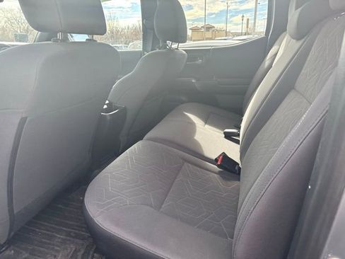 Used 2017 Toyota Tacoma TRD Off-Road w/ Premium & Technology Package image 9