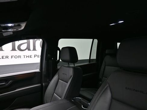 Used 2025 GMC Yukon XL Denali image 17