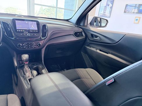 Used 2022 Chevrolet Equinox RS w/ Infotainment Package image 23