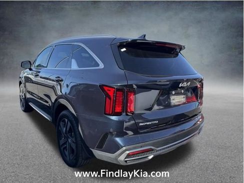 Certified 2023 Kia Sorento EX image 2
