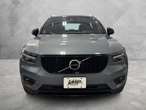 Used 2020 Volvo XC40 T4 R-Design w/ Protection Package Premier image 3