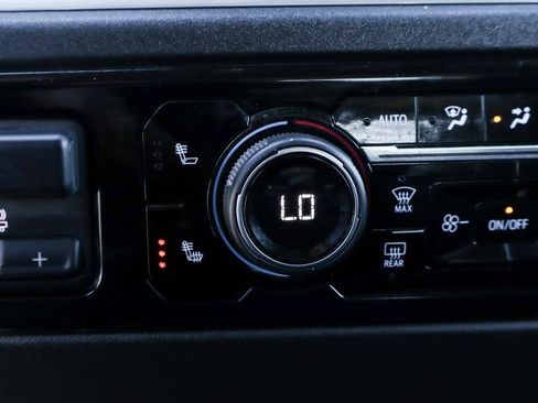 Used 2025 Chevrolet Silverado 3500 LT w/ Convenience Package image 39