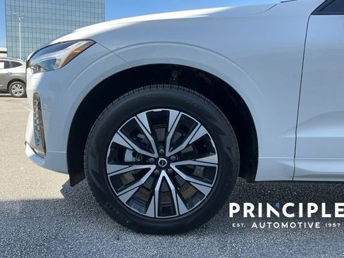 Certified 2025 Volvo XC60 B5 Core image 7