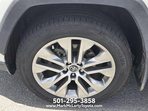 Used 2021 Toyota RAV4 XLE Premium AWD/4WD image 16