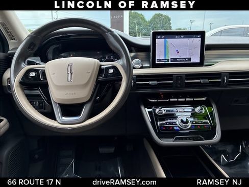 Used 2022 Lincoln Corsair AWD w/ Premium Package image 25