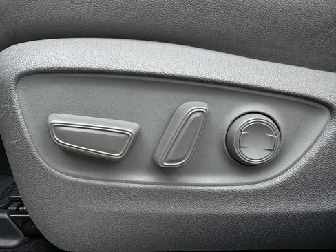 Used 2023 Toyota Highlander XLE FWD image 26