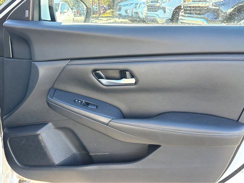 Used 2025 Nissan Sentra SV image 8