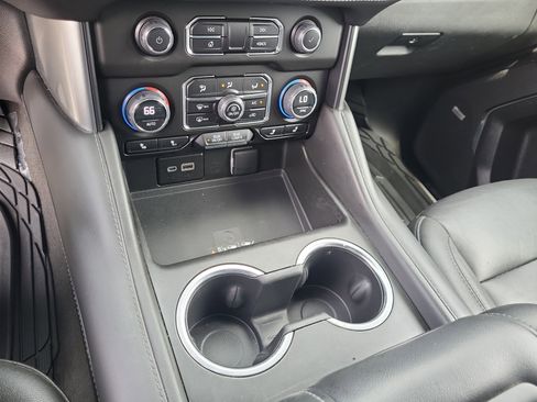 Used 2023 Chevrolet Suburban LT AWD/4WD image 11