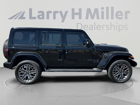 Used 2023 Jeep Wrangler Unlimited Sahara AWD/4WD image 6