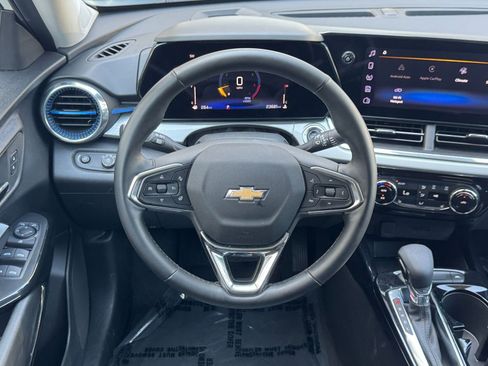 Used 2025 Chevrolet Trax LT w/ LT Convenience Package image 28