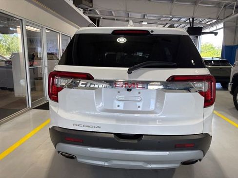 Used 2023 GMC Acadia SLT w/ Preferred Package FWD image 4