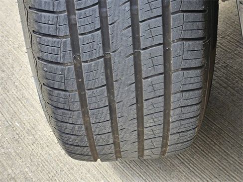 Used 2022 GMC Yukon SLT w/ SLT Premium Package image 11