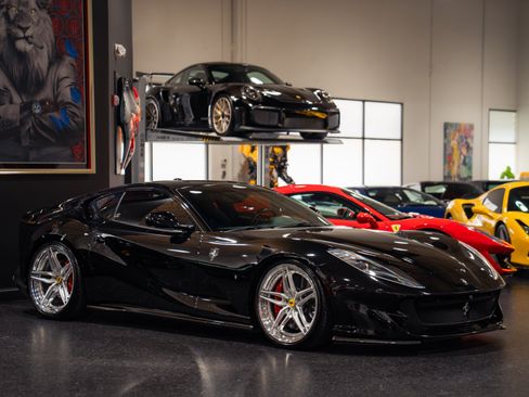 Used 2018 Ferrari 812 Superfast RWD image 10