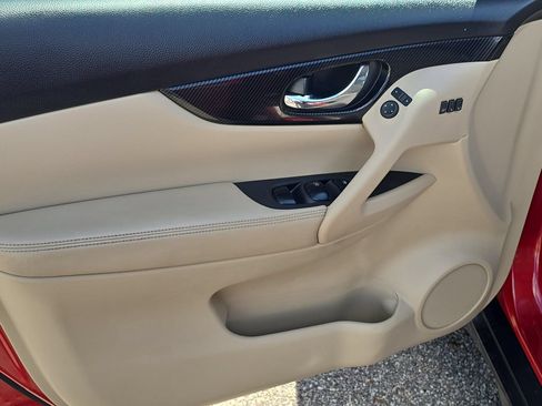 Used 2017 Nissan Rogue SL FWD image 26