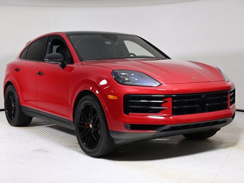 Certified 2025 Porsche Cayenne S image 9