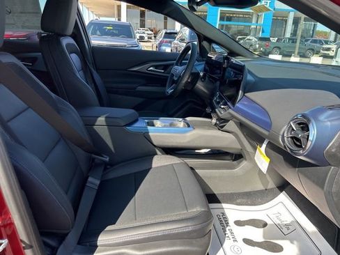 New 2026 Chevrolet Equinox EV LT image 32