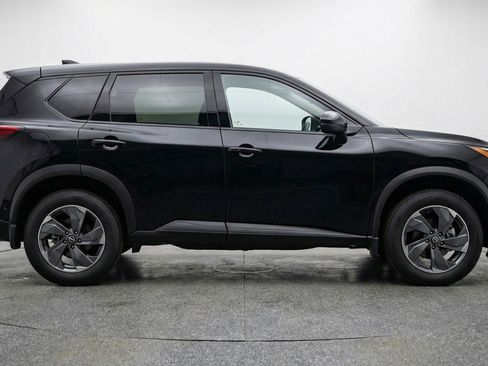 Used 2025 Nissan Rogue SV AWD/4WD image 11